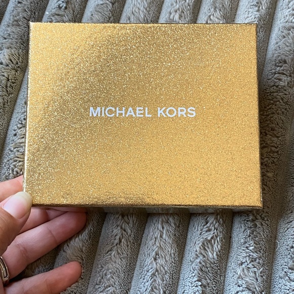 NWT Michael Kors gold wallet - Picture 5 of 12